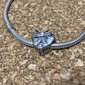 Retired Heart-shaped Present Pandora Charm 💝